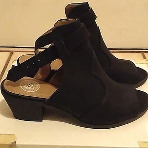 Size 8m SO Black Academy